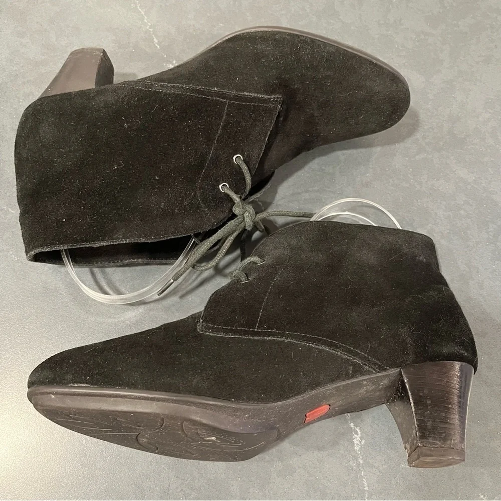Umberto Raffini sz 41 black suede lace-up heeled ankle boots